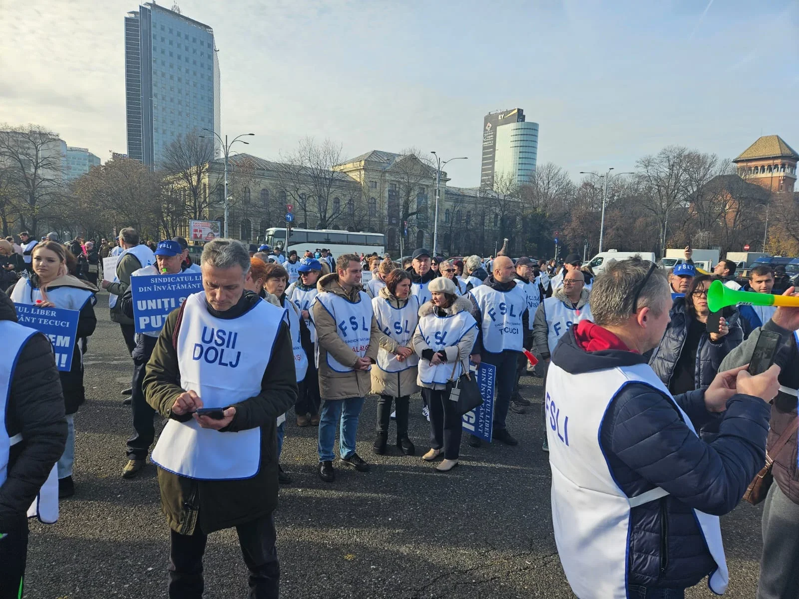 Profesori suceveni, la protestul de la București