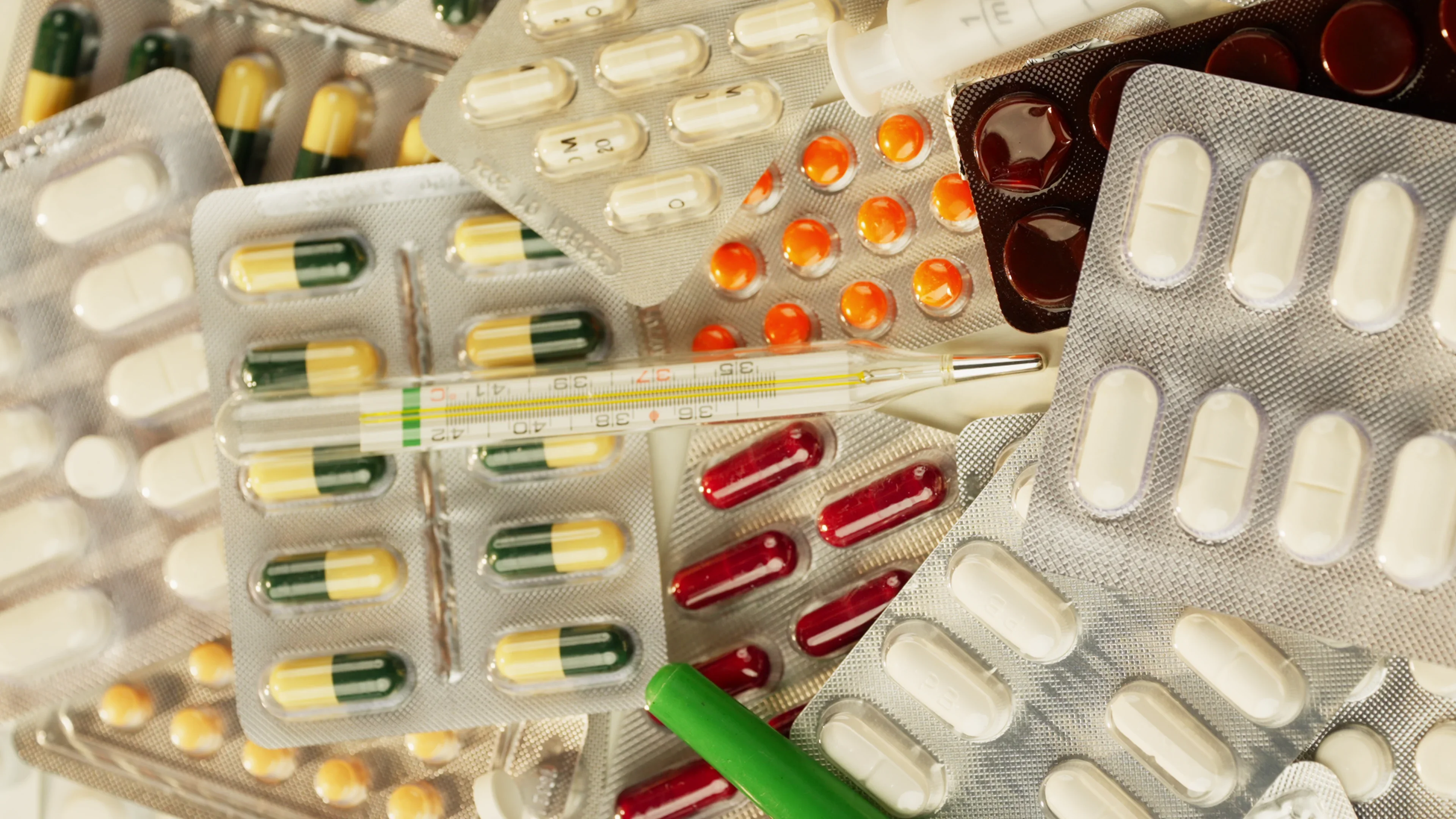 Jumătate din medicamentele vândute online sunt false