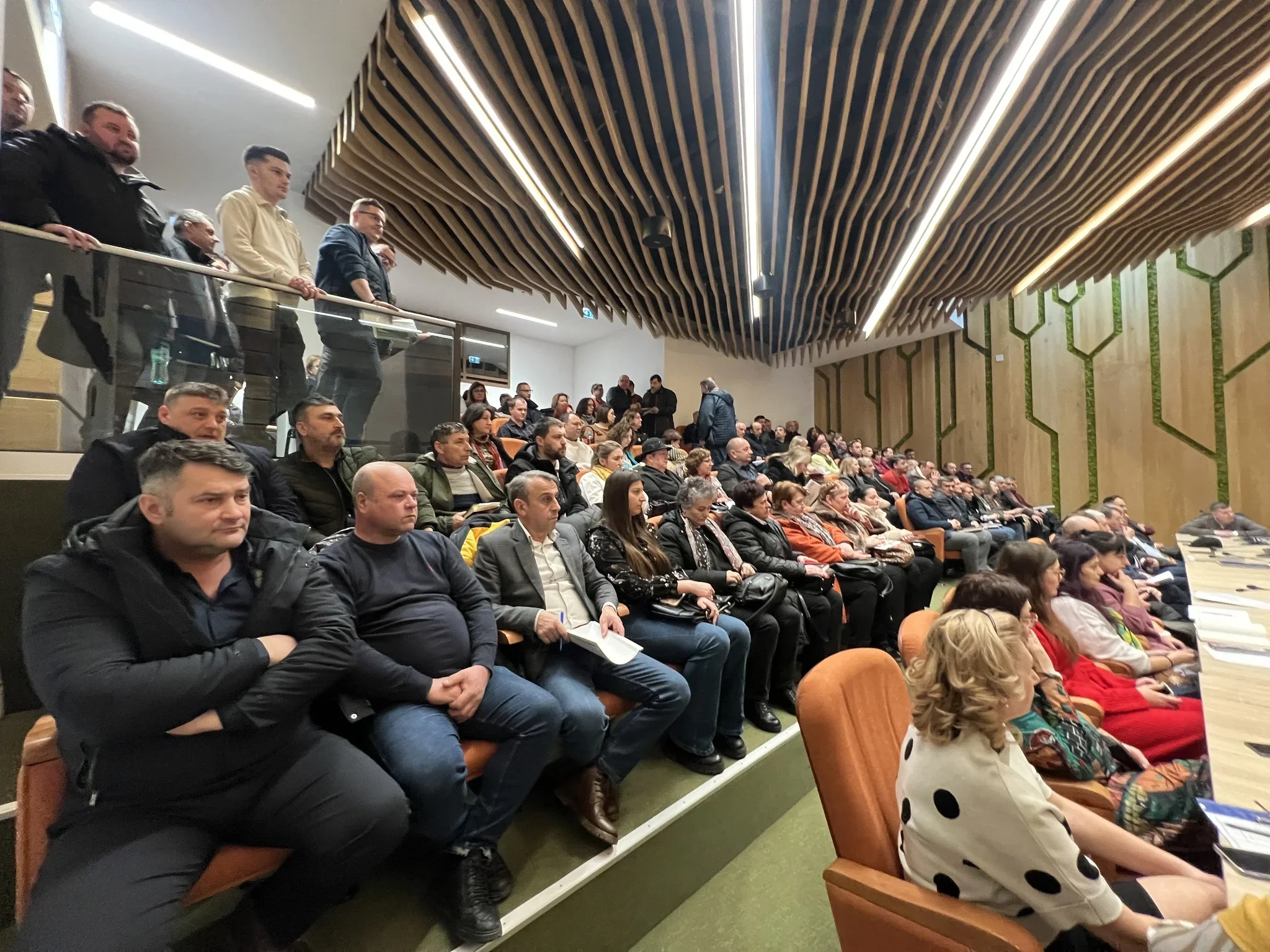 Agricultorii s-au întâlnit luni cu președintele CJ, prefectul și primarii din județ