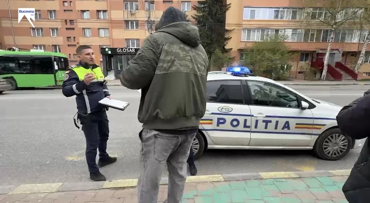 Pieton amendat pentru traversarea străzii prin loc nepermis
