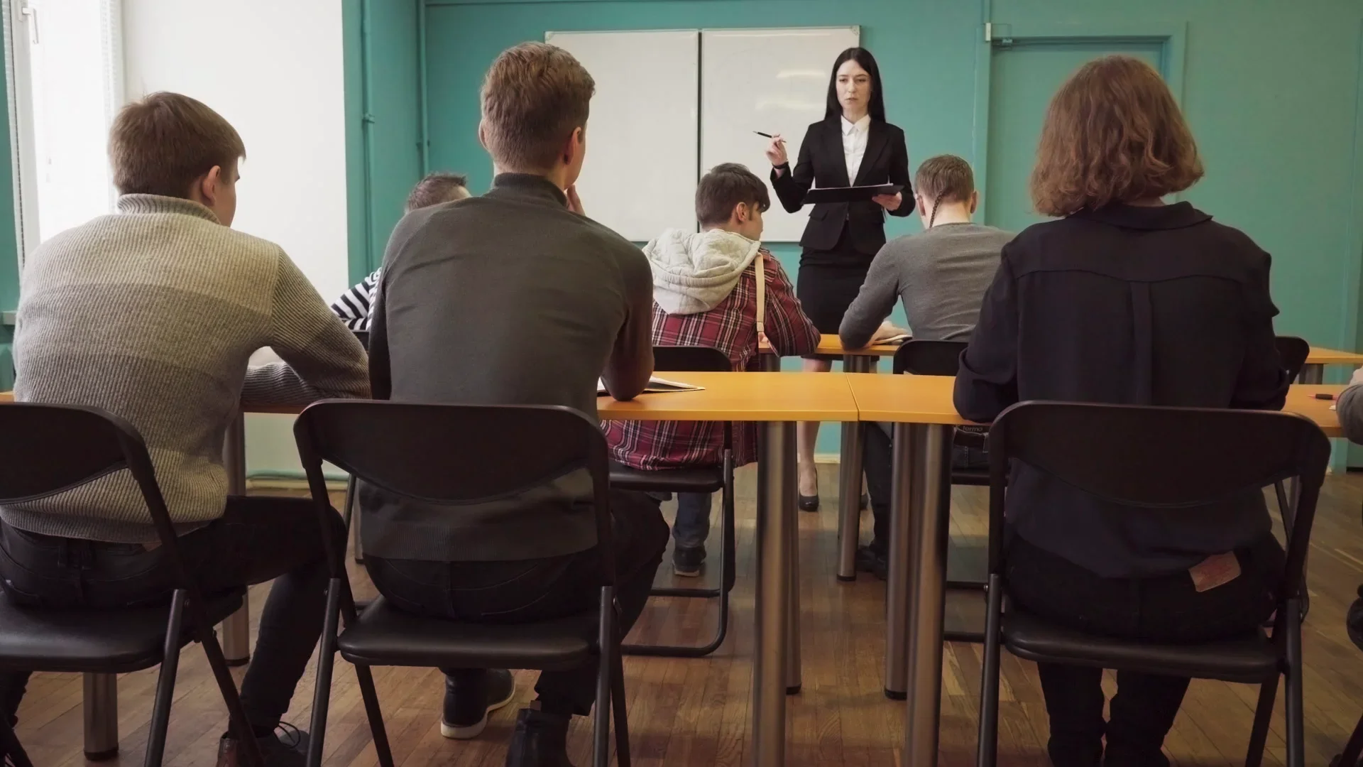 150 de posturi titularizabile pentru profesorii din Suceava