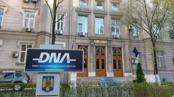 Primar din Suceava, acuzat de DNA pentru contracte fictive de asfaltare