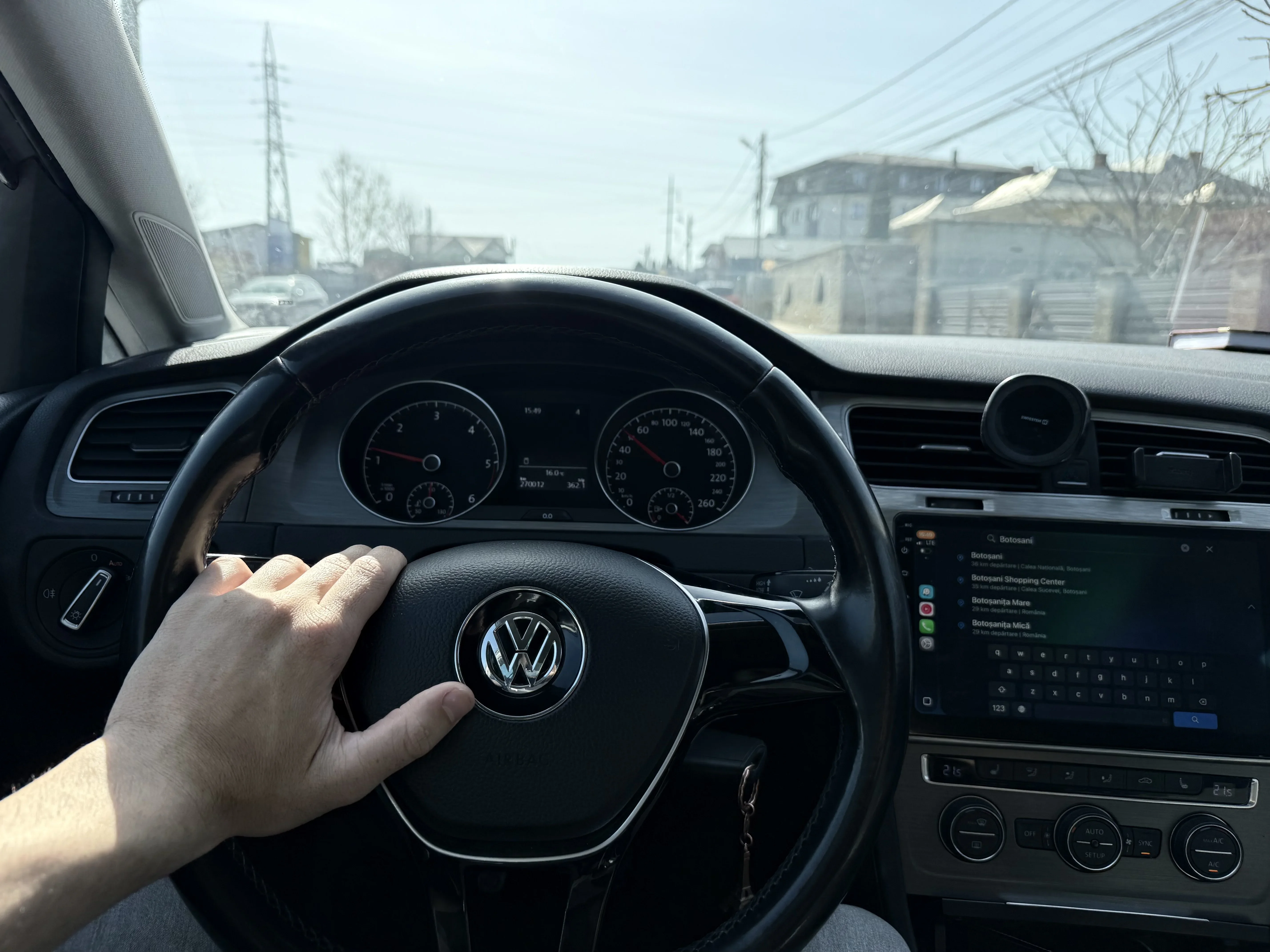 Șofer de ridesharing din Botoșani bătut de client din cauza muzicii