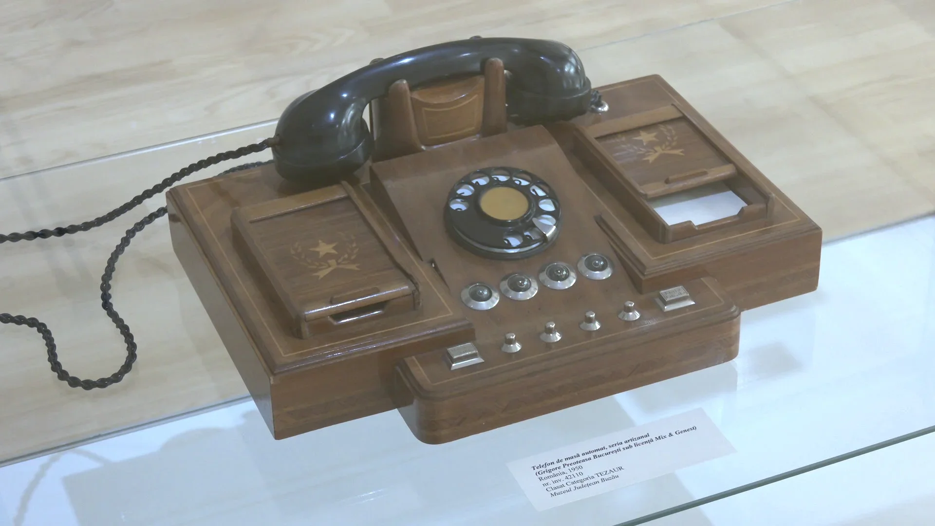 Istoria telefonului, prezentată într-o expoziție la Suceava