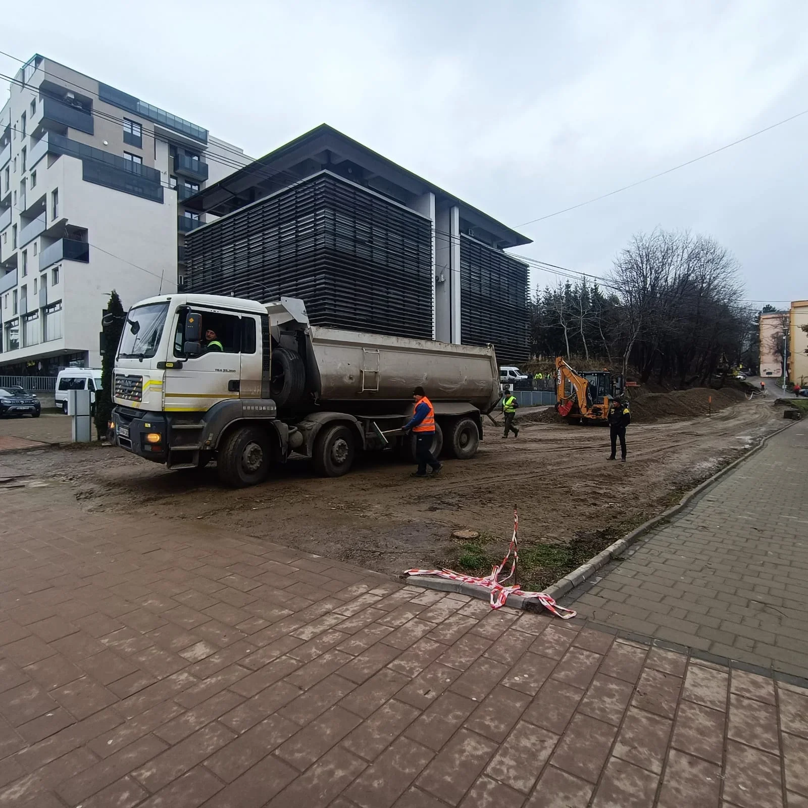 Strada Universității, plină de noroi